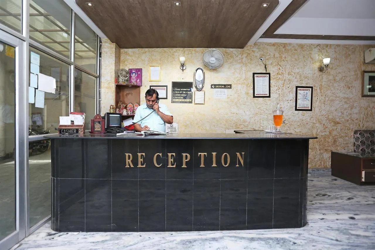 Hotel Oyo 14511 Apollo Inn Agra