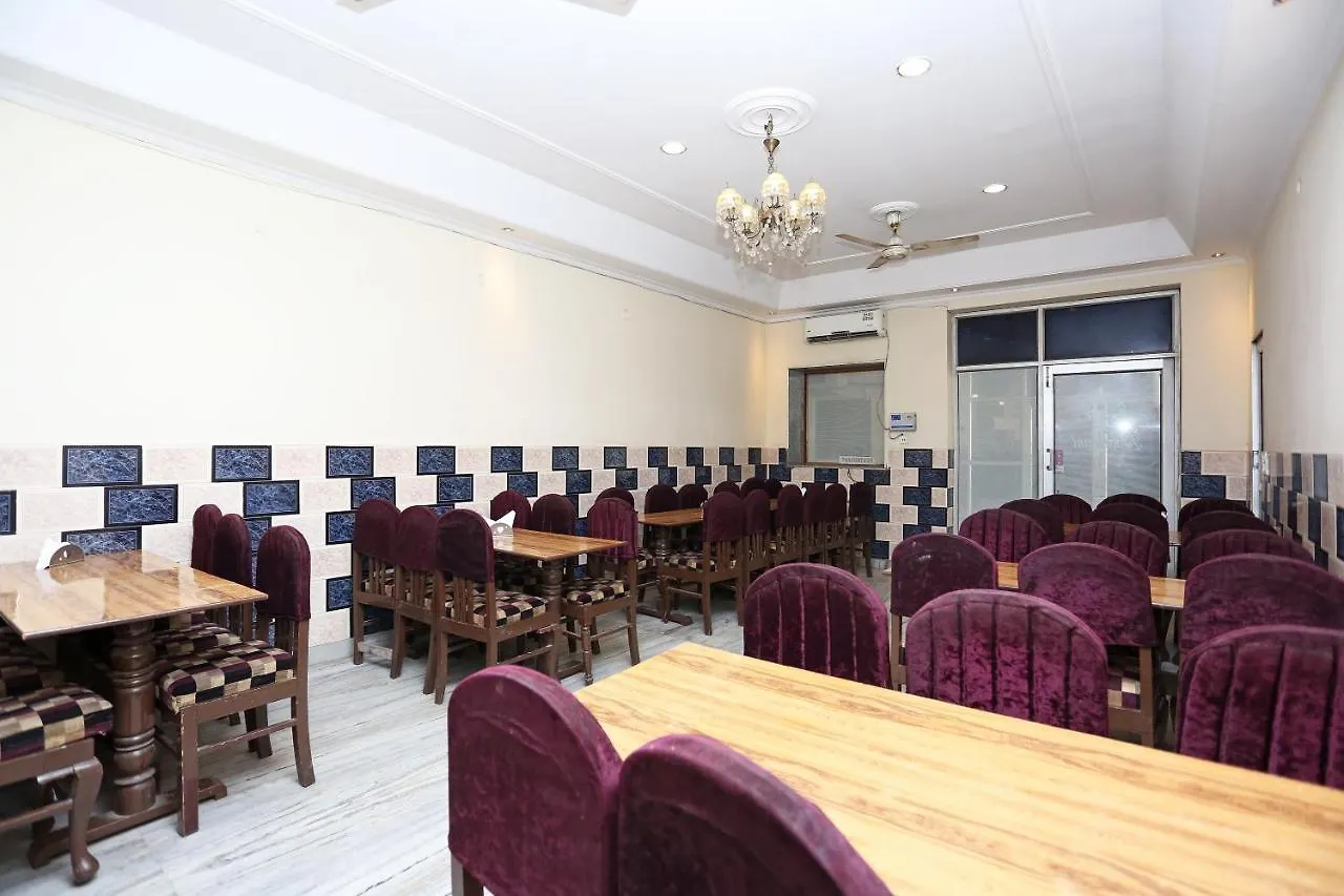 Hotel Oyo 14511 Apollo Inn Agra
