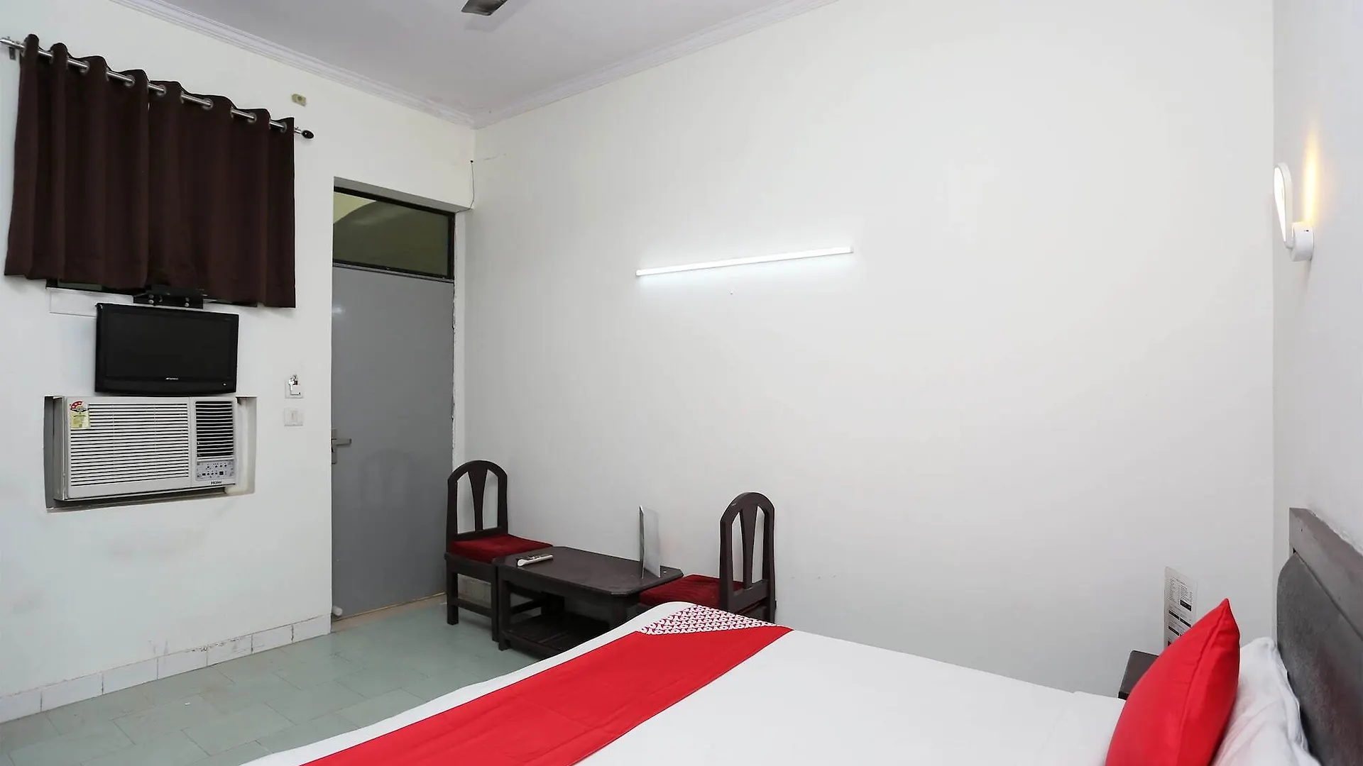 Oyo 14511 Apollo Inn Agra